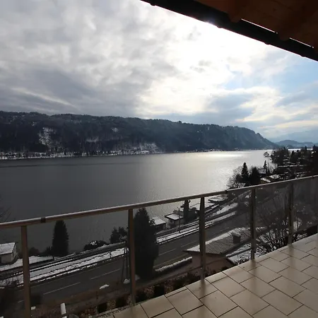 In Treffen Nahe Gerlitzen Skipisten *