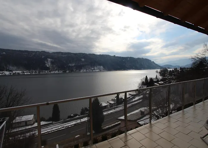 In Treffen Nahe Gerlitzen Skipisten *